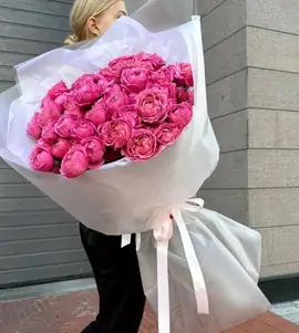 Монобукет из кустовых пионовидных роз.