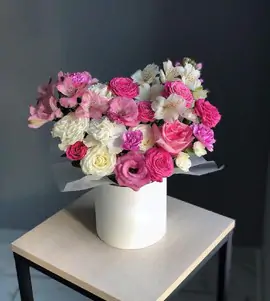 Коробка сборная из ассорти цветов.