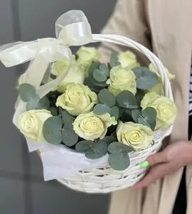 Корзина из белой розы