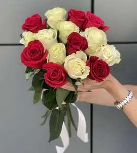 Монобукет из 15 роз микс 60 см