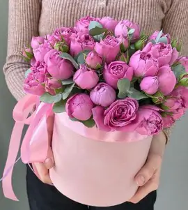 Коробка с кустовой пионовидной розой №4