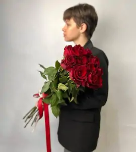 Монобукет из 11 красных роз 70 см