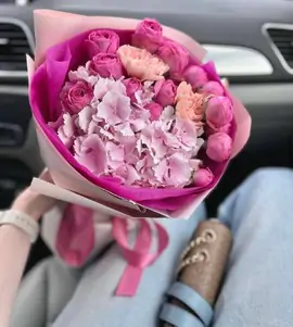 Сборный букет из роз и гортензии