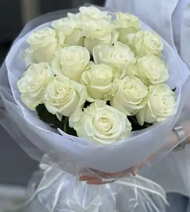 Монобукет из 15 белых роз 70 см